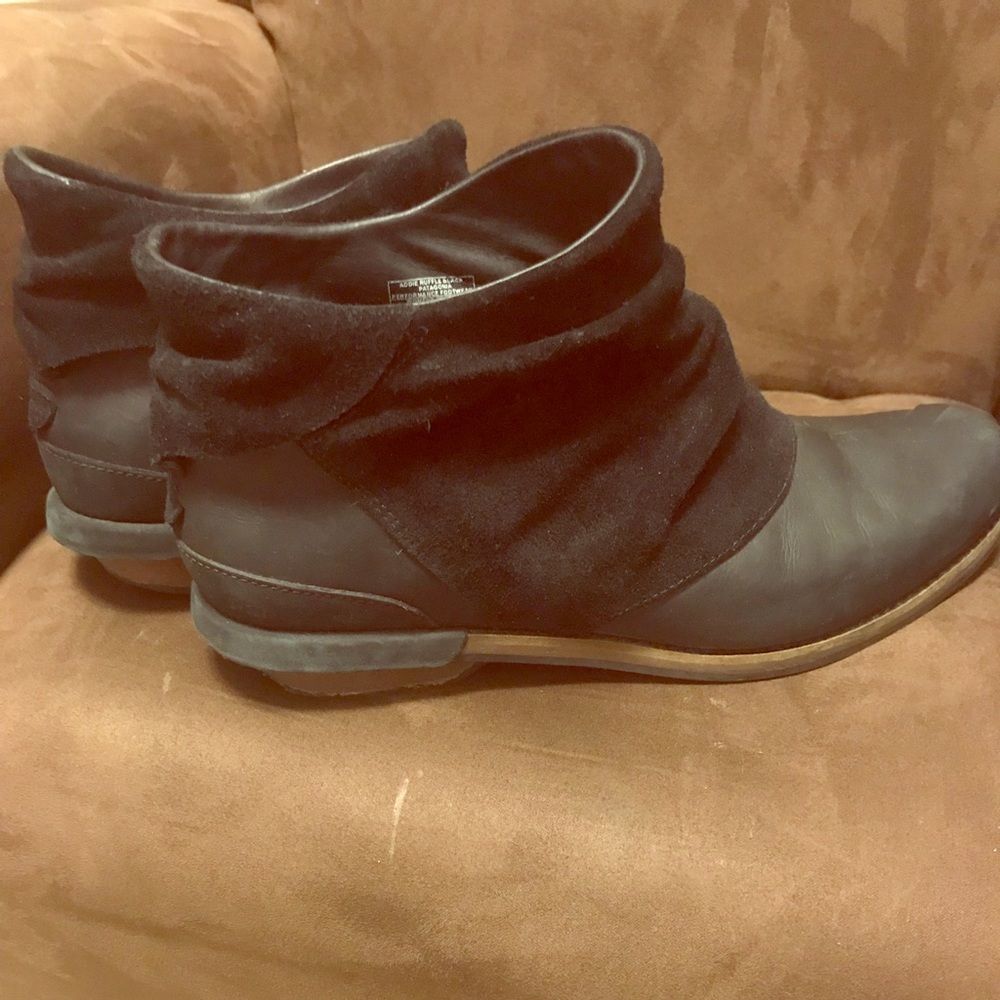 Size 8, Women’s black Patagonia Ankle Boots